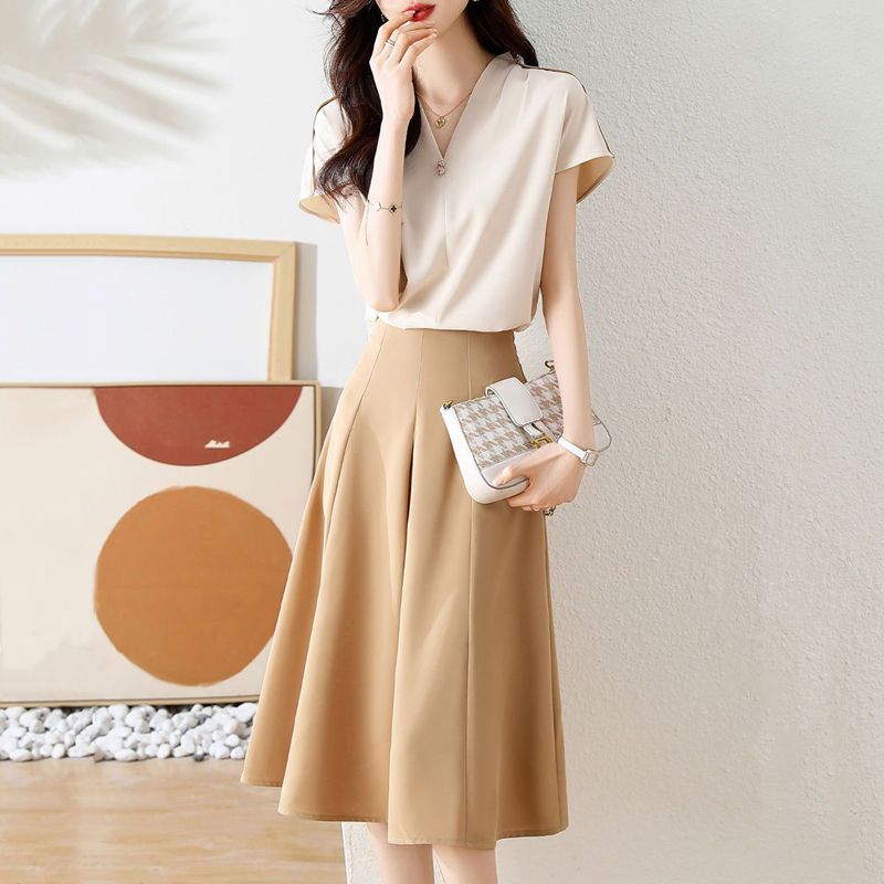 2025 Summer Women's Fashion Two-Piece Skirt Set - V-Neck Short Sleeve Cropped Pants Set for Petite Slimming