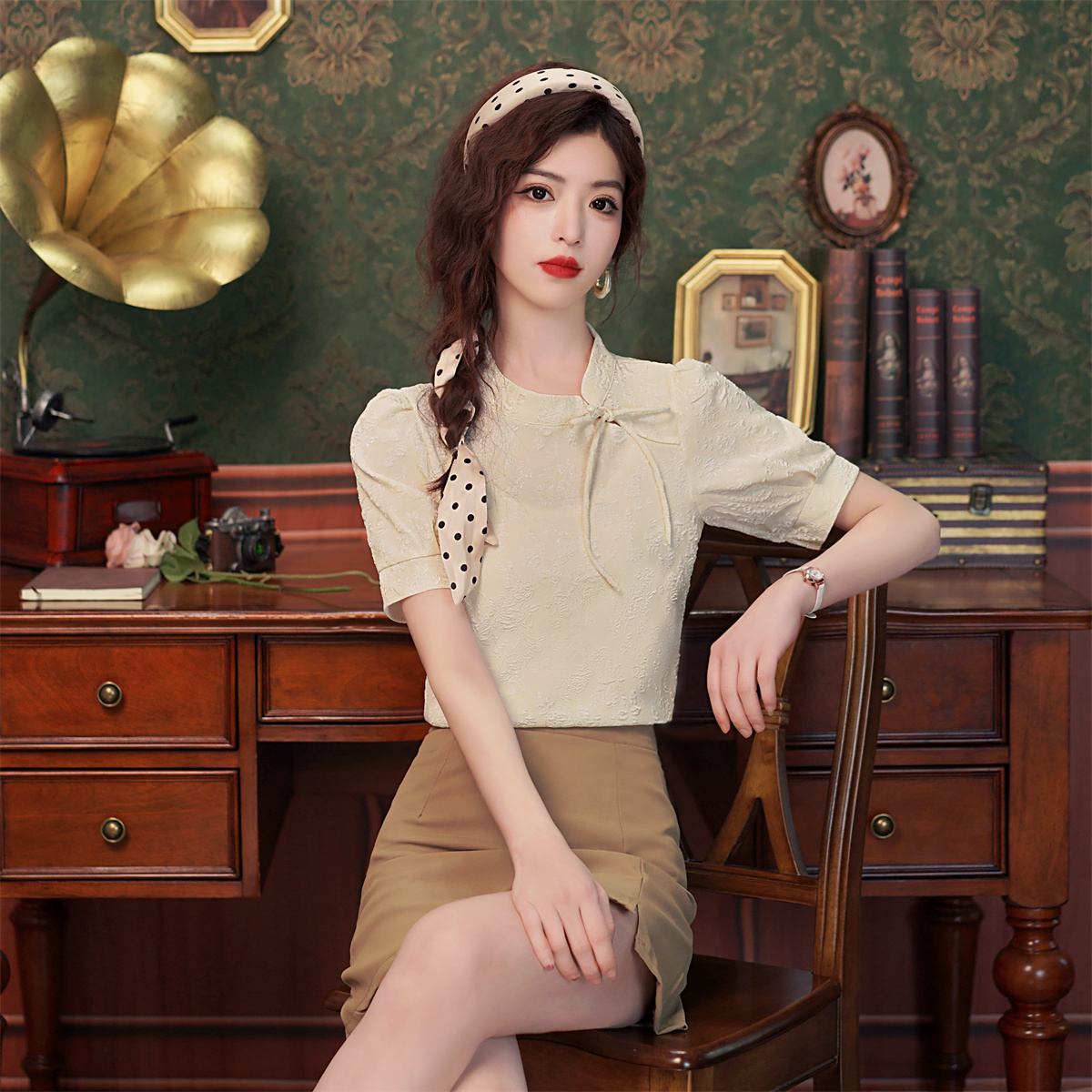 Women's Summer Two-Piece Set with Short Sleeve Top and Shorts - Style a403fc - Image 2