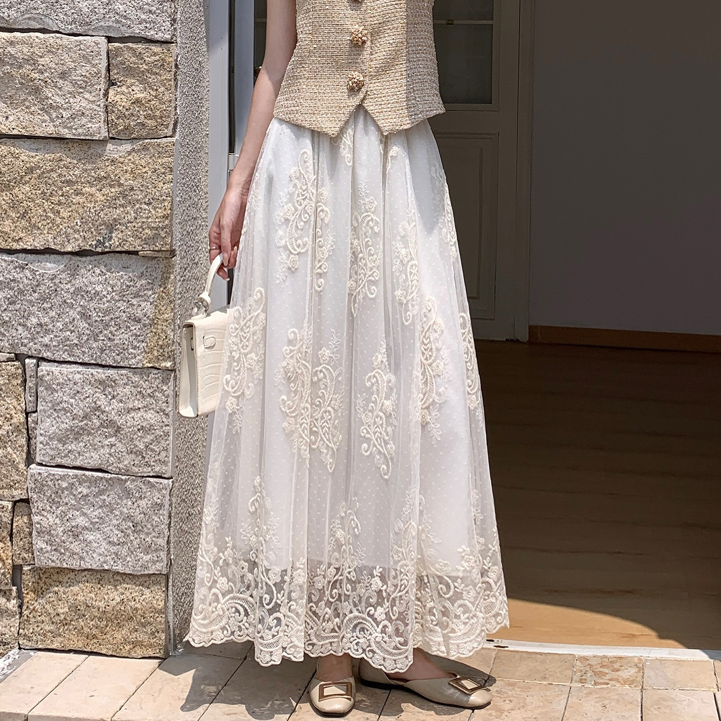French Vintage Embroidered High Waist Flared Skirt - Image 2