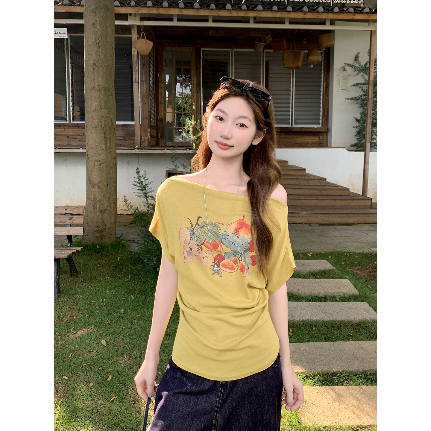 Women's Summer Print T-Shirt with Asymmetric Off-Shoulder Neckline and Waist-Cinching Slim Fit