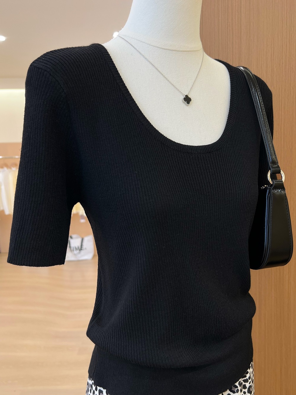Korean Minimalist Round Neck Short Sleeve Knit Top for Women 2026 Summer Thin Cropped Slimming Top - Image 4